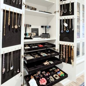 FINAL HOURS! $125+ Jewelry Closet Mystery Box!
